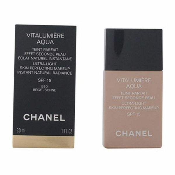 Base de maquillage liquide Vitalumière Aqua Chanel
